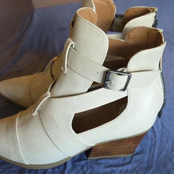 Yellow Box Cream Ankle Boots - Picture 3 of 6
